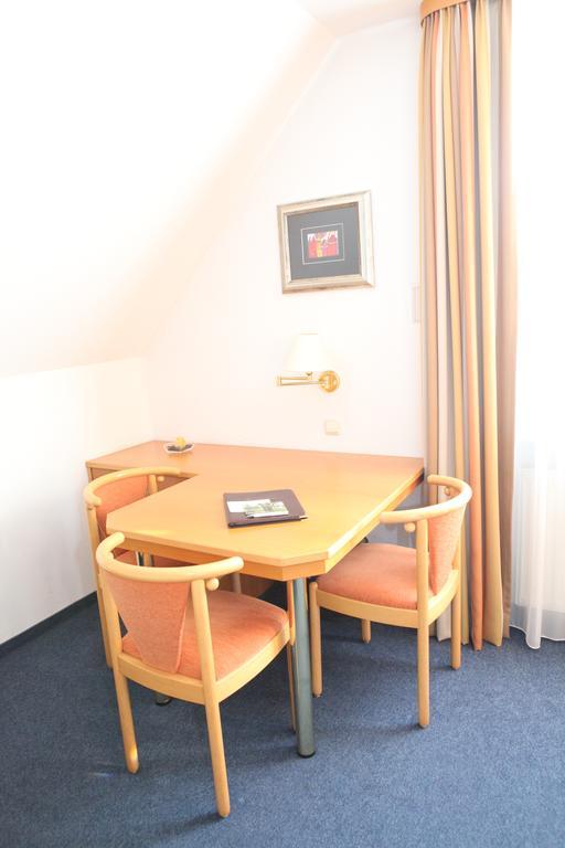 Hotel Am Ostpark Neubiberg Chambre photo