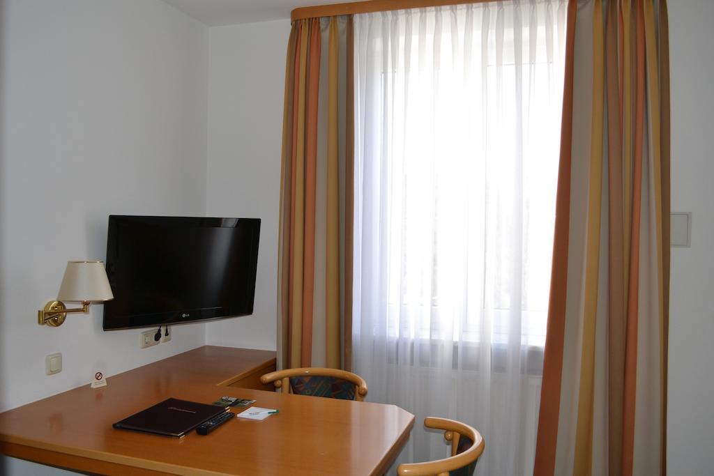 Hotel Am Ostpark Neubiberg Extérieur photo