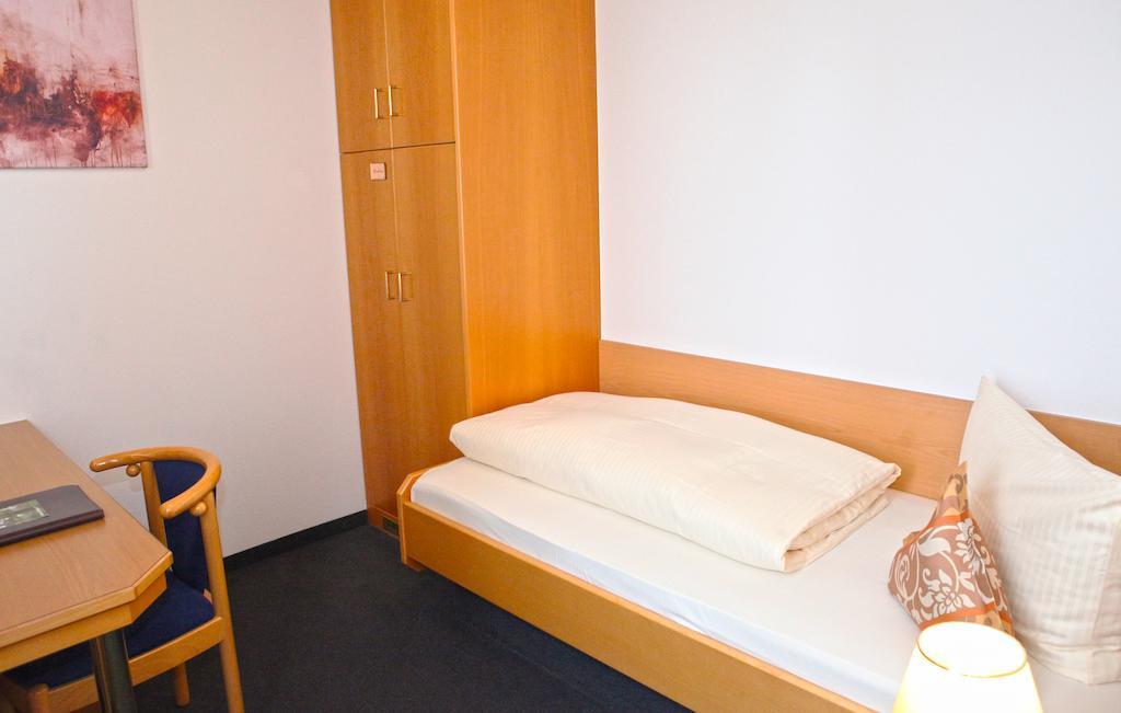 Hotel Am Ostpark Neubiberg Chambre photo