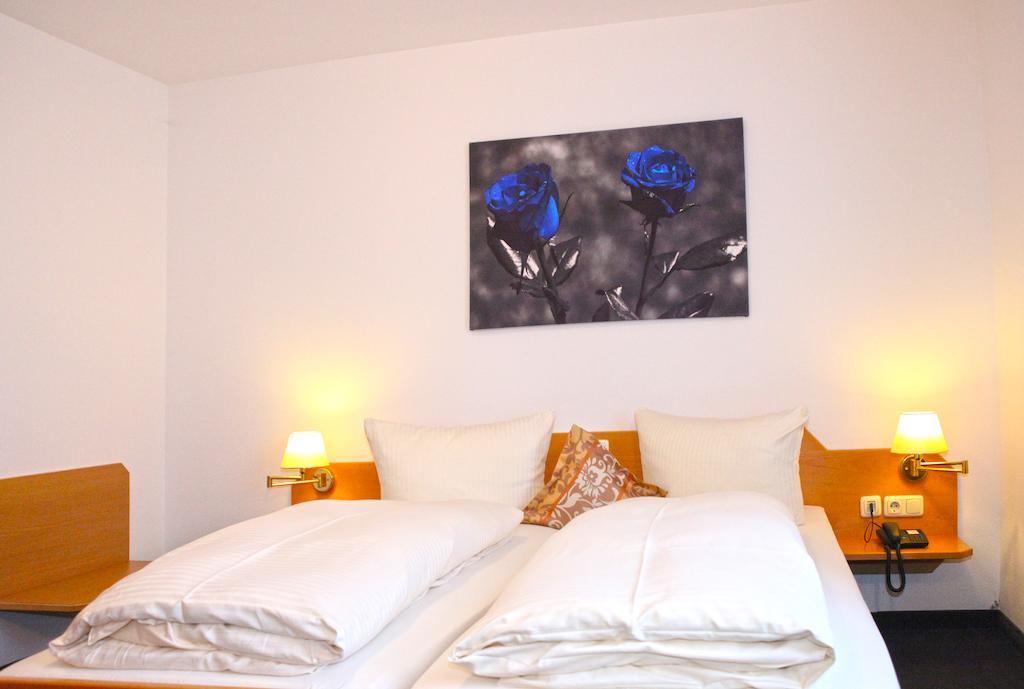 Hotel Am Ostpark Neubiberg Chambre photo