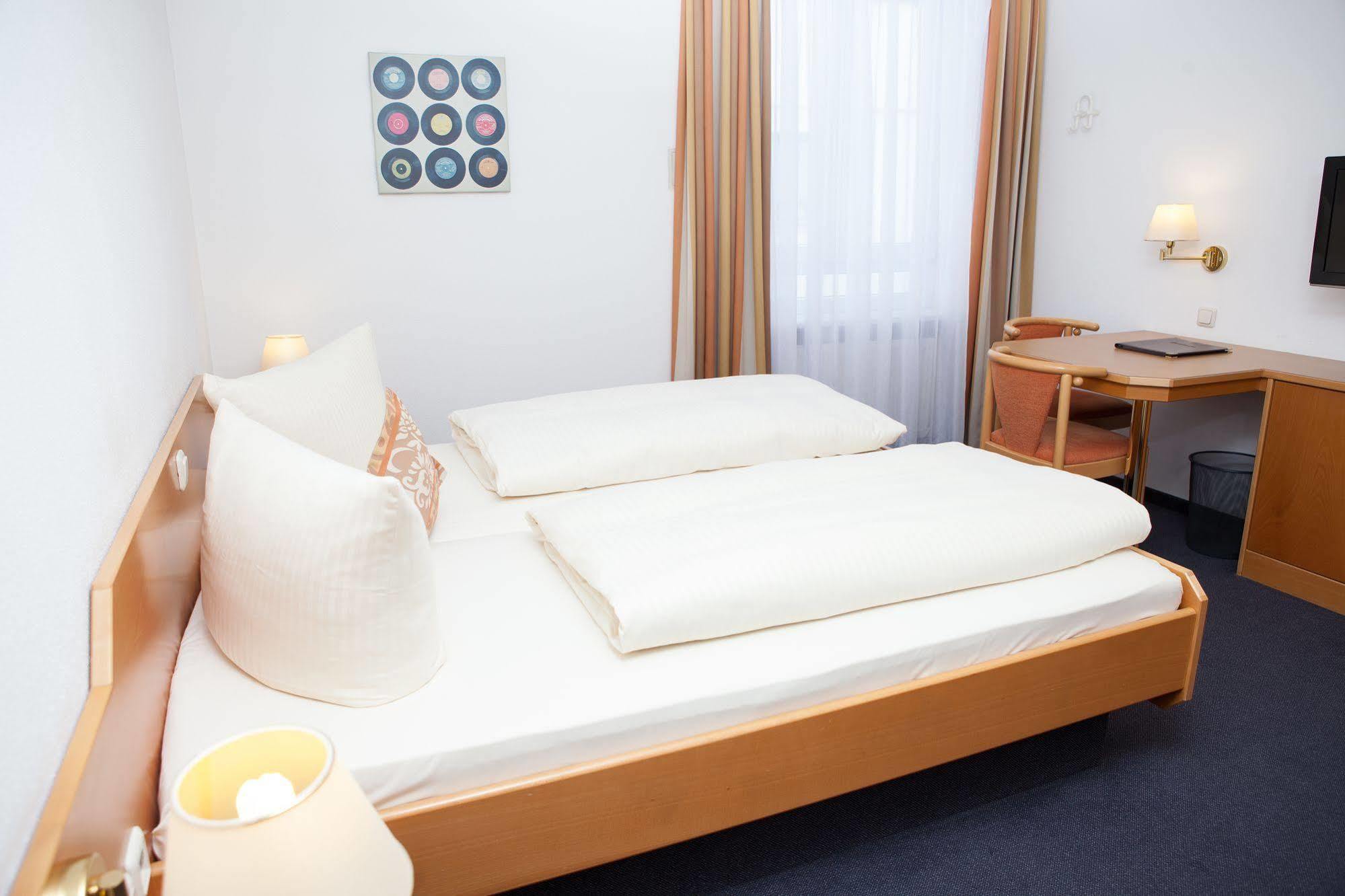 Hotel Am Ostpark Neubiberg Extérieur photo